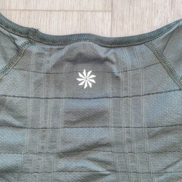 Athleta Short Sleeve Compression Workout Shirt Grey Women's Small - Picture 4 of 4